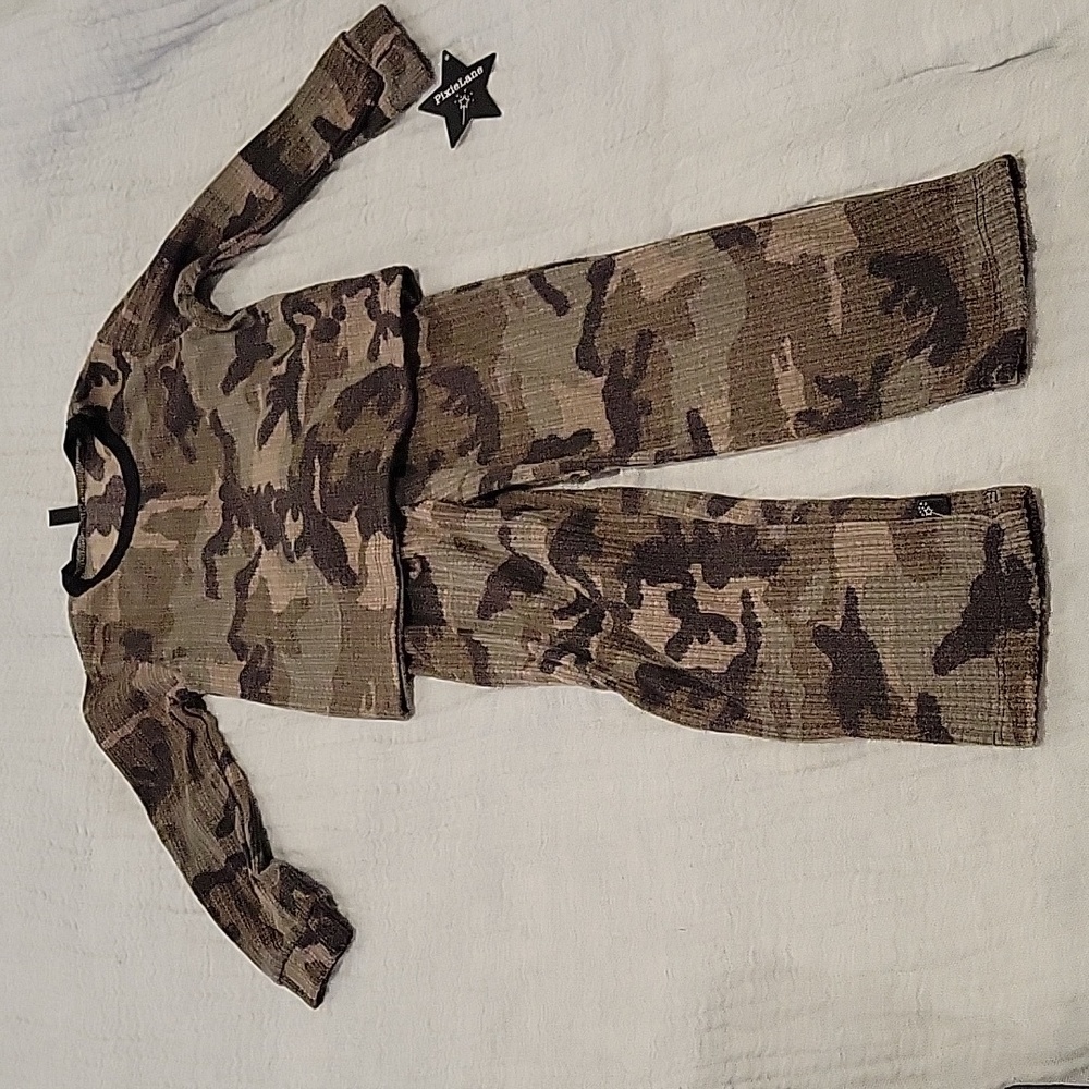 New boys size 3,4, and 5 super soft camo pajamas